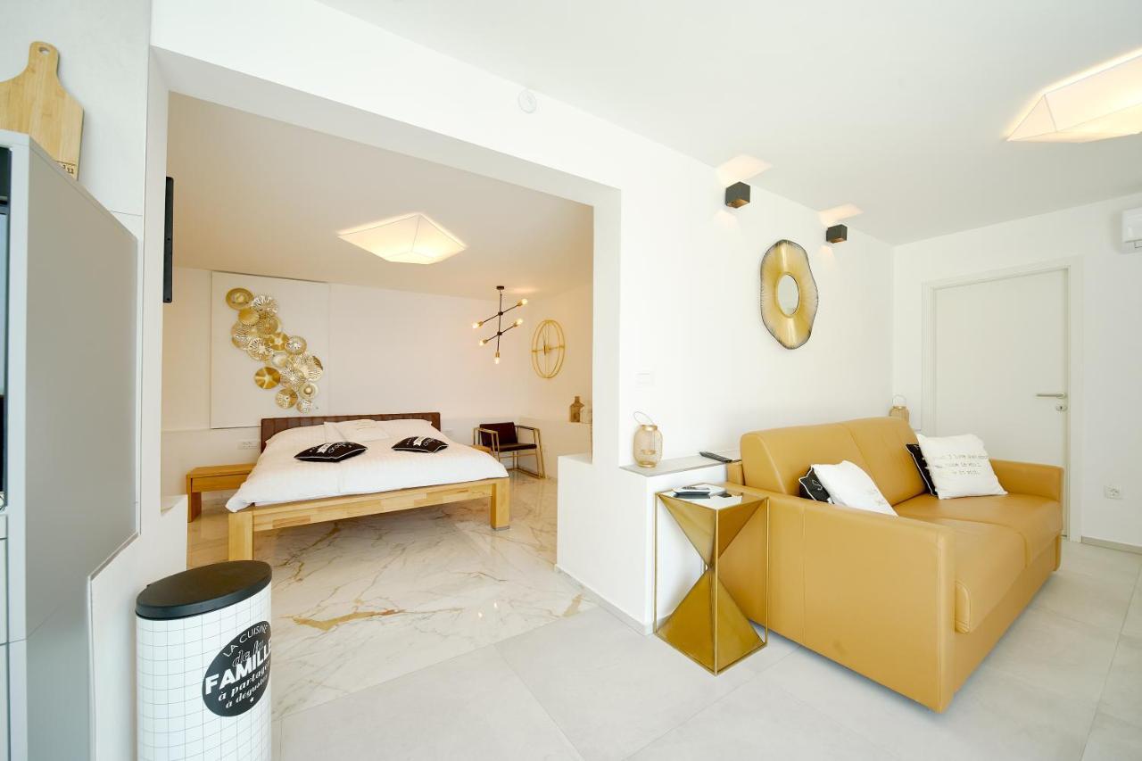 Gallery Luxury Suites & Rooms สปลิท ภายนอก รูปภาพ