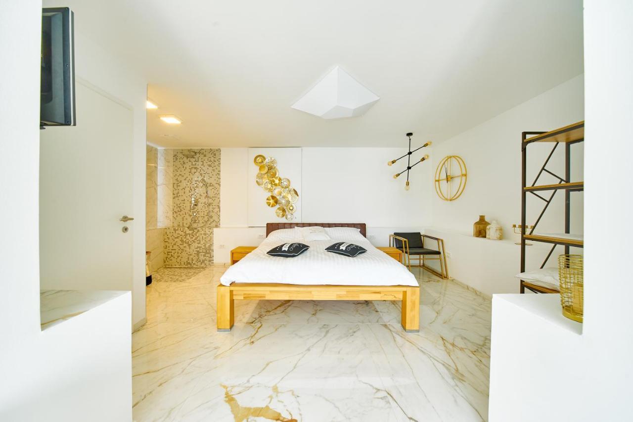 Gallery Luxury Suites & Rooms สปลิท ภายนอก รูปภาพ