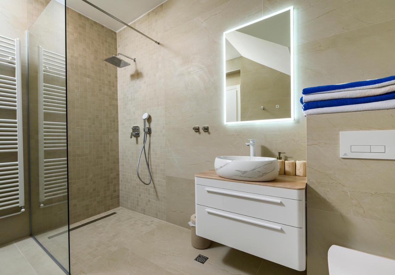 Gallery Luxury Suites & Rooms สปลิท ภายนอก รูปภาพ
